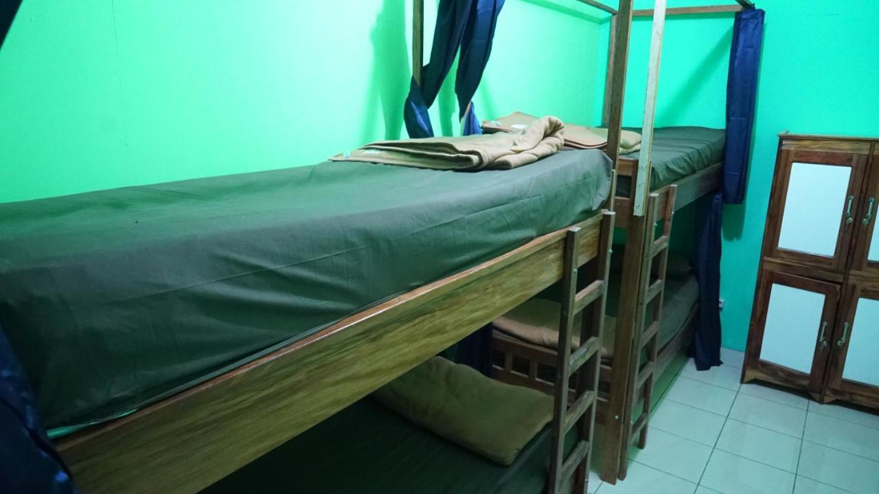 Pintu Biru Hostel Вамена Экстерьер фото